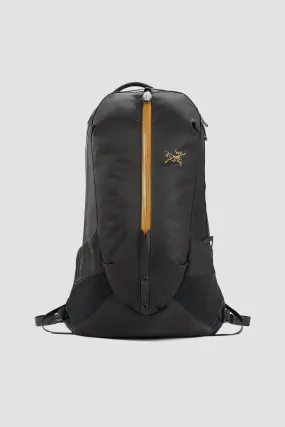 Arc'teryx Arro 22 Backpack in 24K Black