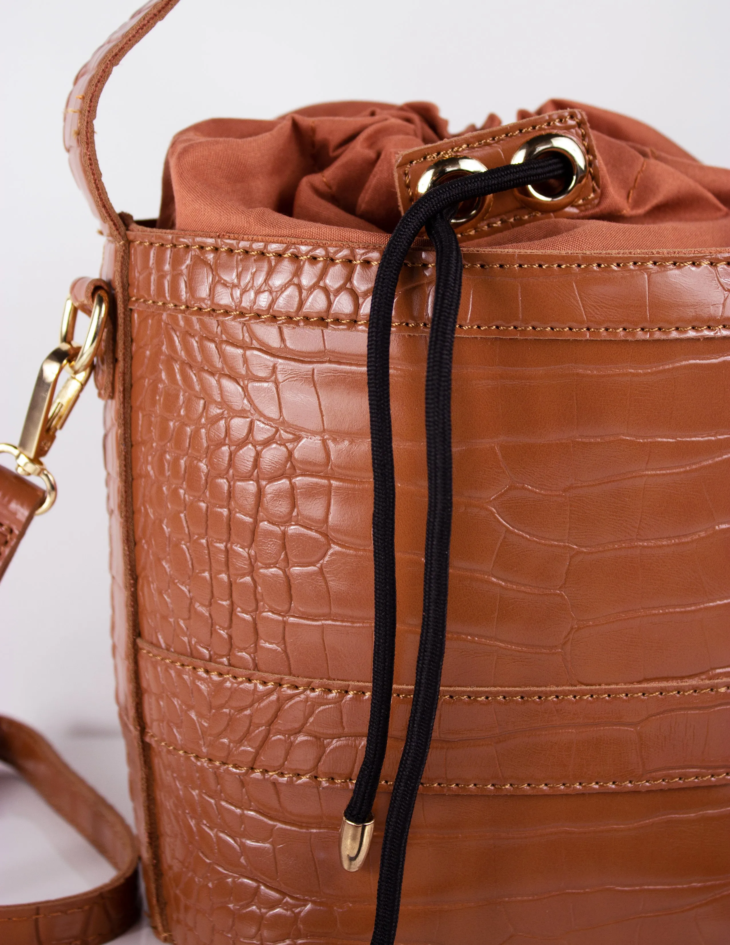 ASTATINE BUCKET BAG- CARAMEL