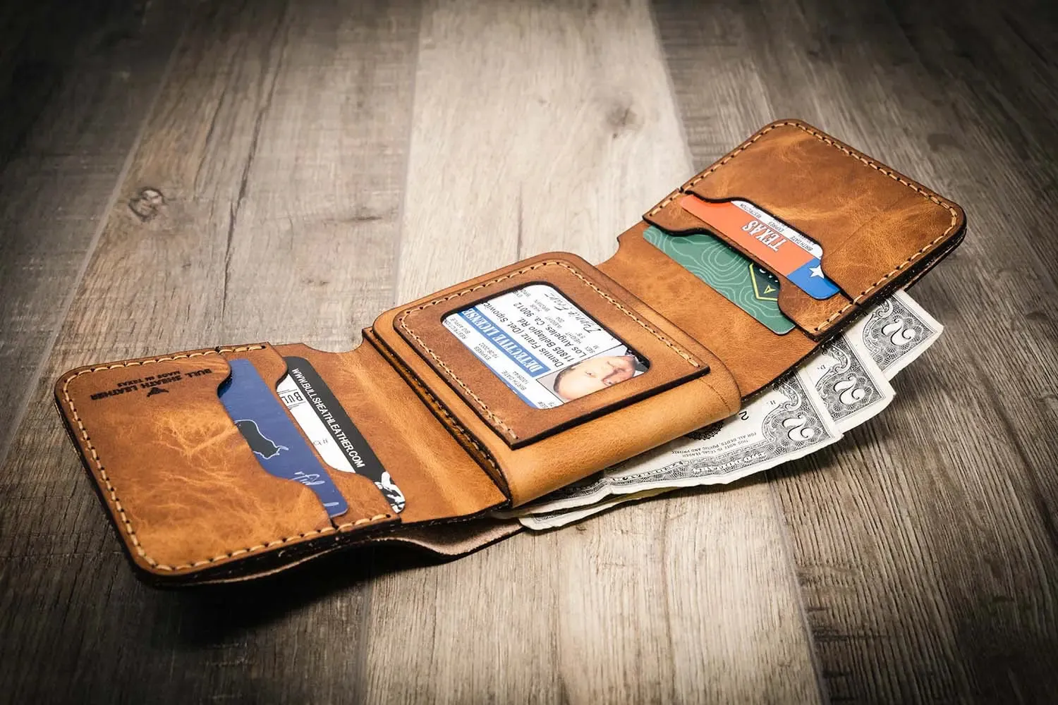 Badge Trifold Wallet - Saddle Tan