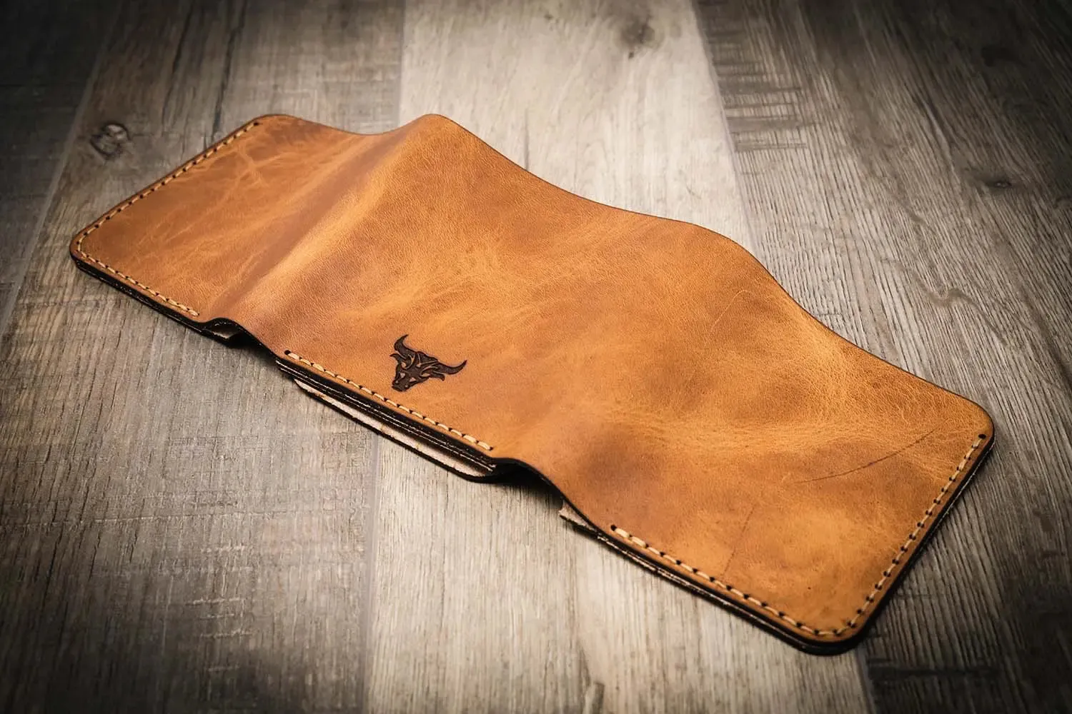 Badge Trifold Wallet - Saddle Tan