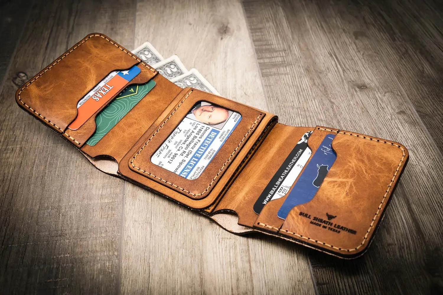 Badge Trifold Wallet - Saddle Tan