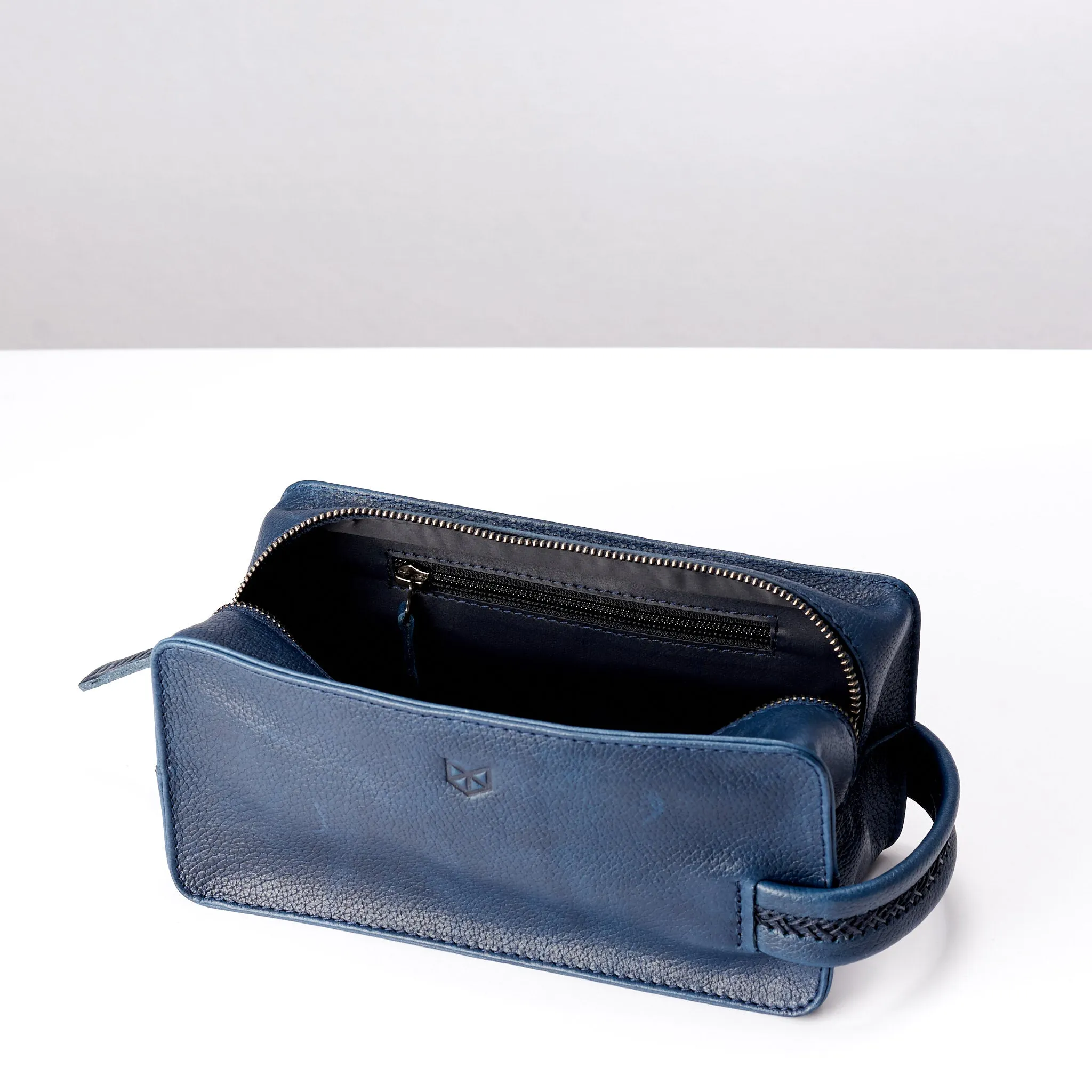 Barber Toiletry · Navy