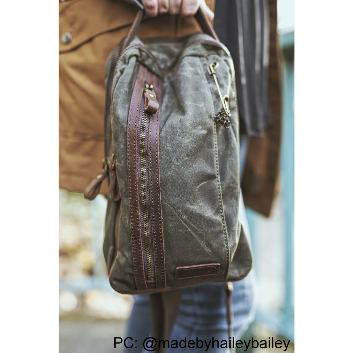 della Q Maker's Mini Messenger - Olive