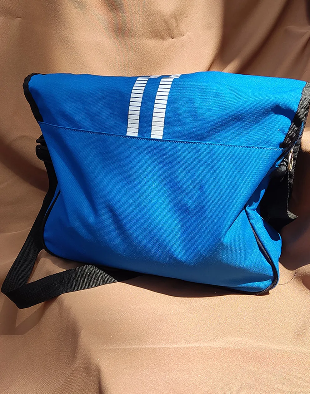 Lonsdale Messenger Bag in Blue