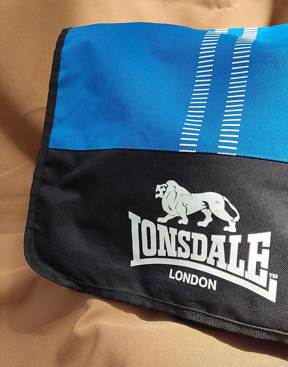 Lonsdale Messenger Bag in Blue