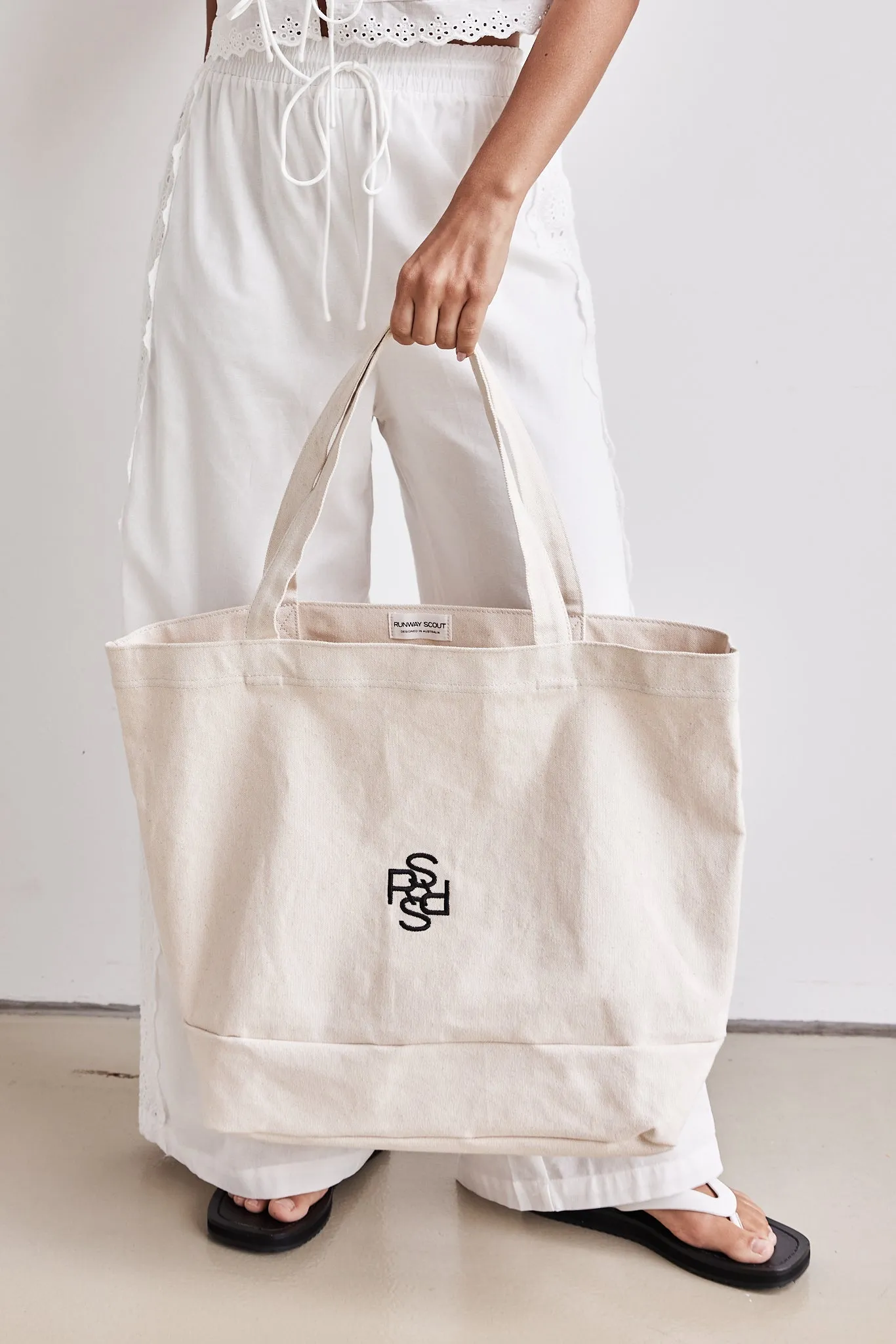 Runway Scout Tote Bag (Cream)