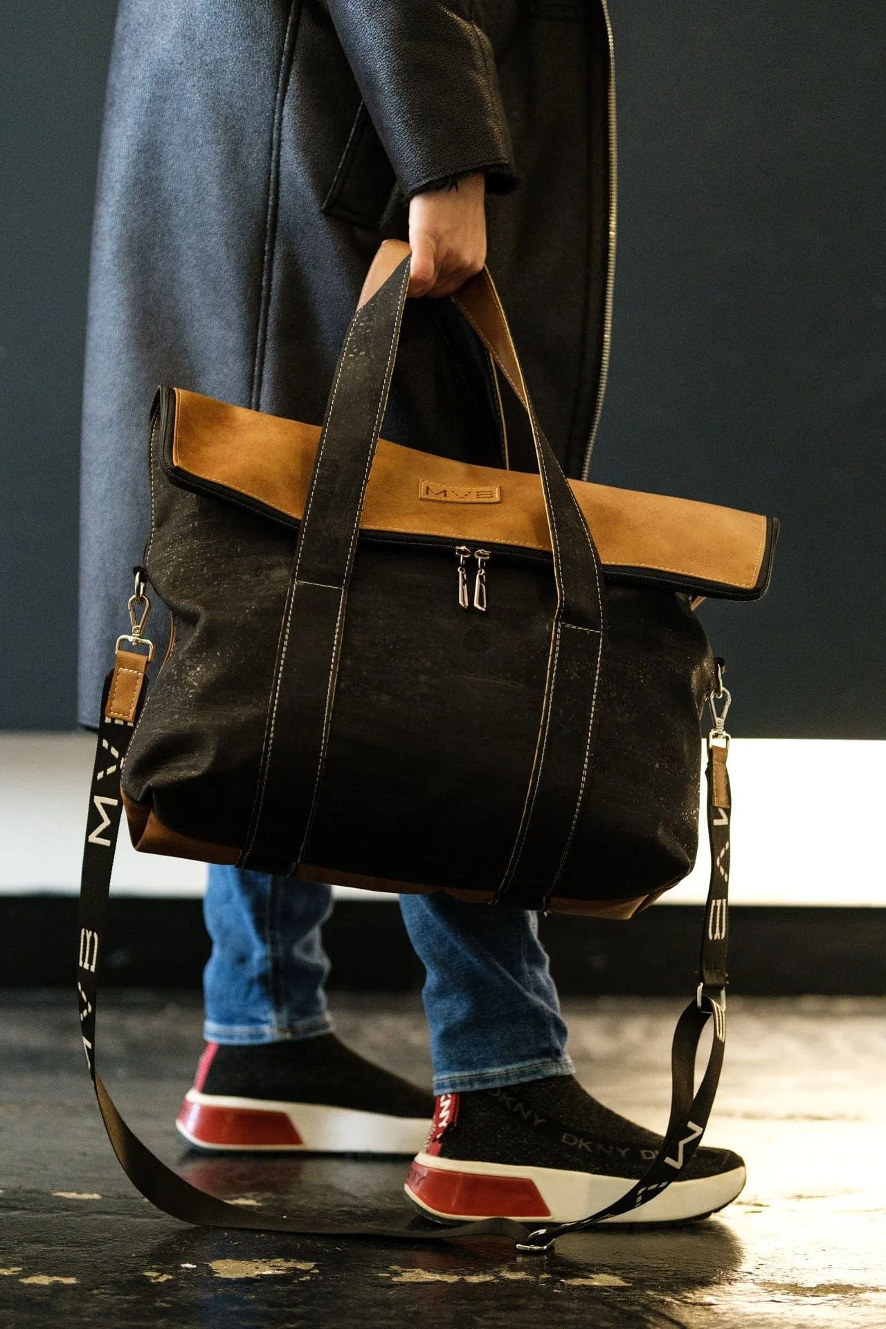 The Versa Flop Cork Vegan Messenger Bag | Black & Camel