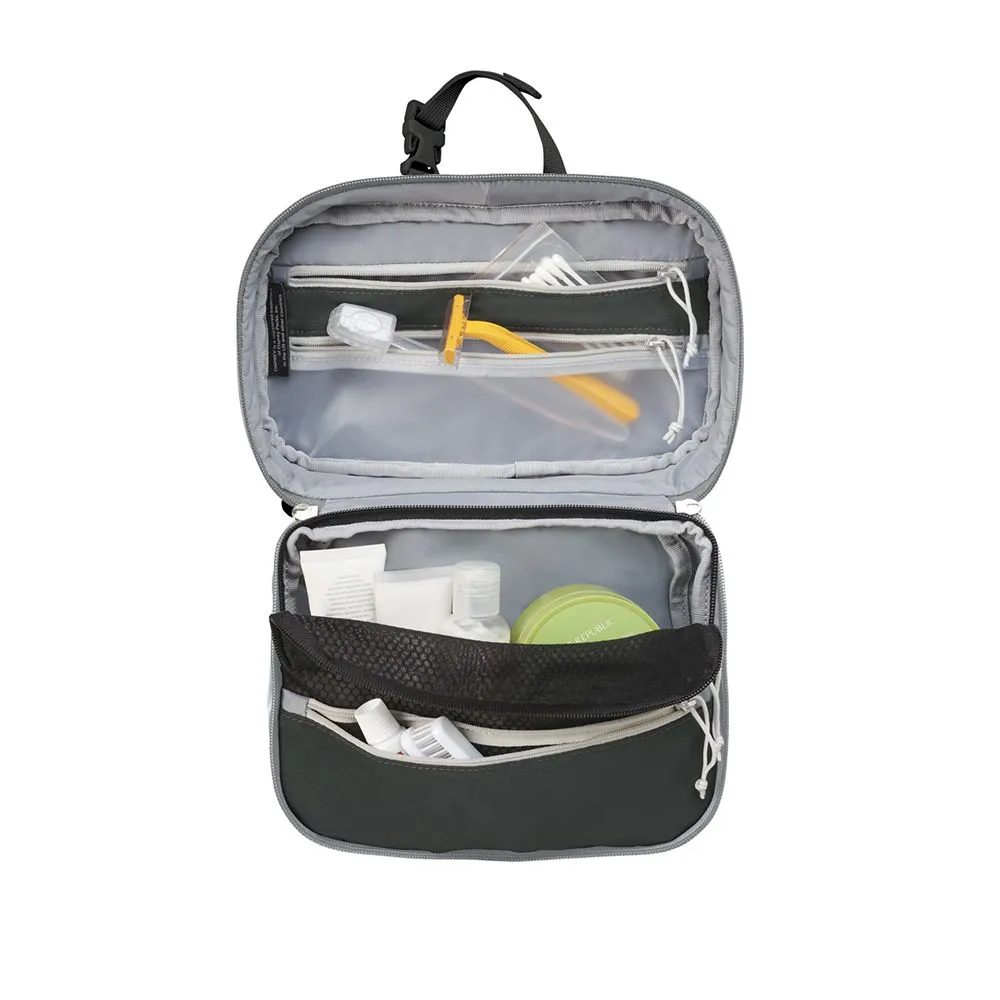 Transporter Hanging Toiletry Kit