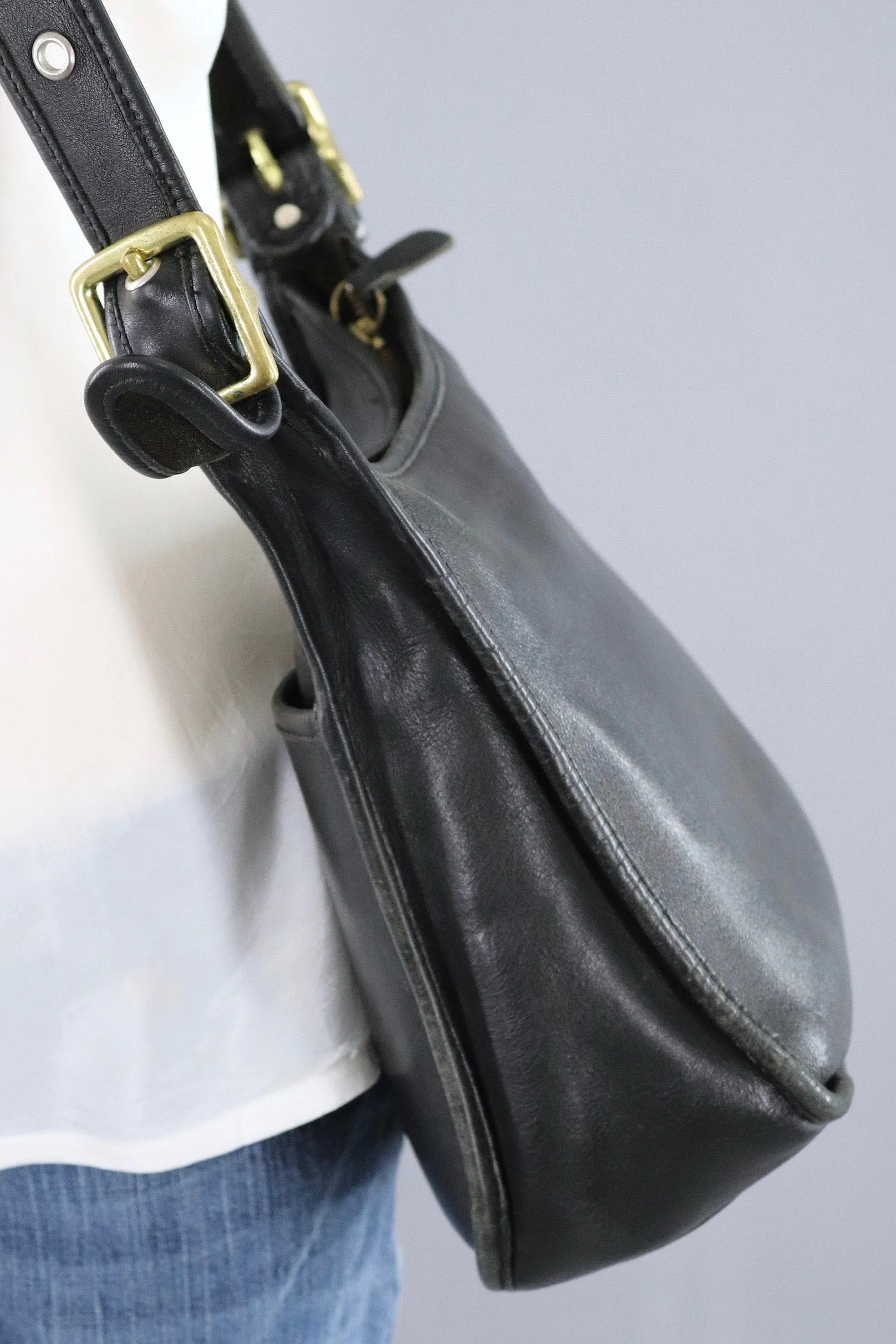 Vintage Black Leather Coach Bag / Style J8D 9966